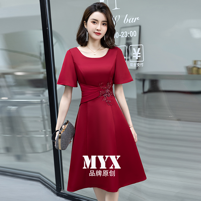ชุดราตรี ชุดราตรีสวยหรู แบบ ทันสมัย Evening dress