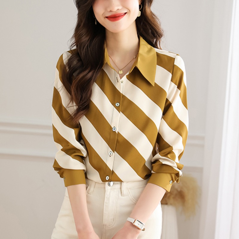 เสื้อเชิ้ตผู้หญิงแขนยาว เสื้อเชิ้ตผู้หญิงใส่ทํางาน 390 บาทต่อชิ้น ฟรีค่าจัดส่ง