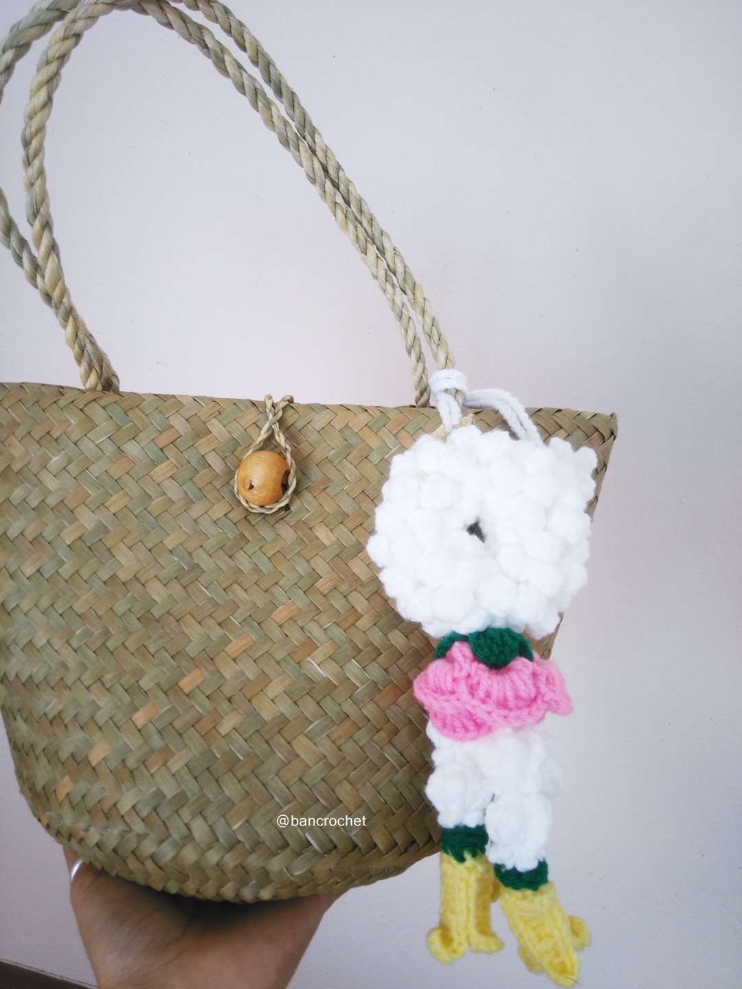 Bancrochet กระเป๋าสานกระจูดประดับพวงมาลัย grajood basket weave bags คละสี 7*10*7*12 นิ้ว