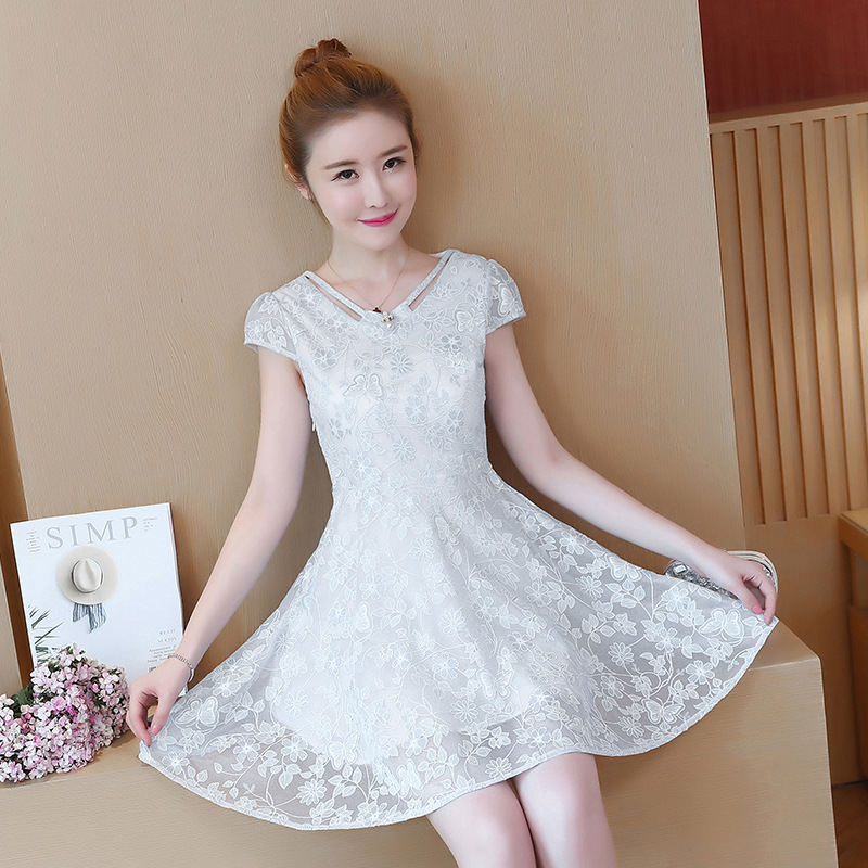 Dress4451 เดรสลายดอกไม้สีขาวมี Texture ในตัว พร้อมเข็มกลัดมุกอย่างดี ซิปข้างใส่ง่าย มีซับในทั้งชุด ผ้าไมโครเนื้อดีประดับด้วยกลิตเตอร์สวยหรู งานดีทรงดีเกรดพรีเมียม ดีเทลดีงามดูแพงสุด ใส่ทำงาน/ใส่ออกงานได้