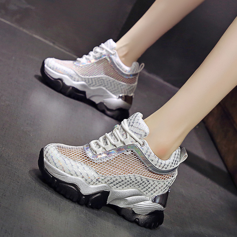 รองเท้าผ้าใบเสริมส้นสูง ไซต์35-39 สนใจทักแชท ฟรีค่าส่ง!