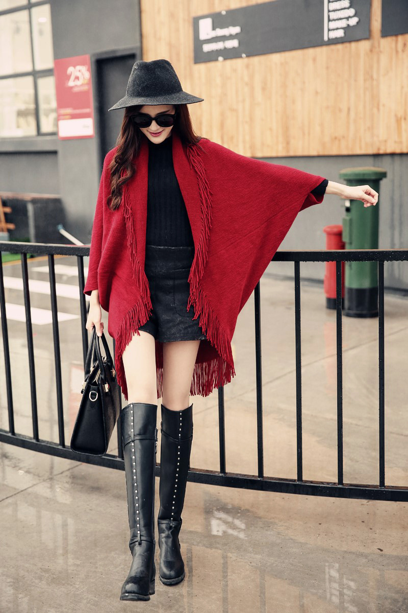 เสื้อคลุมถักไหมเนื้อละเอียดนุ่ม ทรงปีกค้างตาว เก๋ไก๋มากจ้า แดงเข้ม