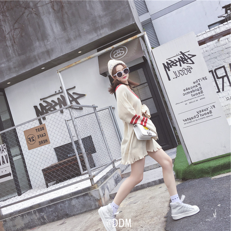 Sweater สไตล์เกาหลี แขนยาว เนื้อบางนุ่ม แต่งชายขาดๆ เพิ่มความเก๋ ขาว