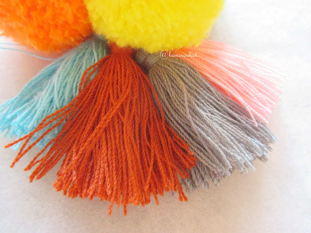 พู่+ปอมปอมแขวนกระเป๋าถักโครเชต์ pompom
