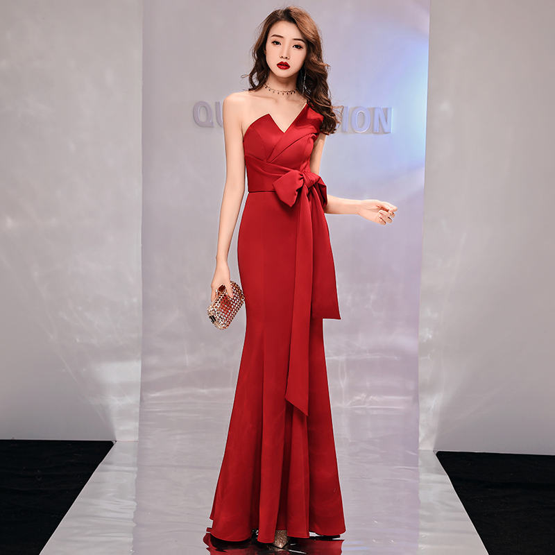 ชุดราตรี ชุดราตรีสวยหรู แบบ ทันสมัย Evening dress