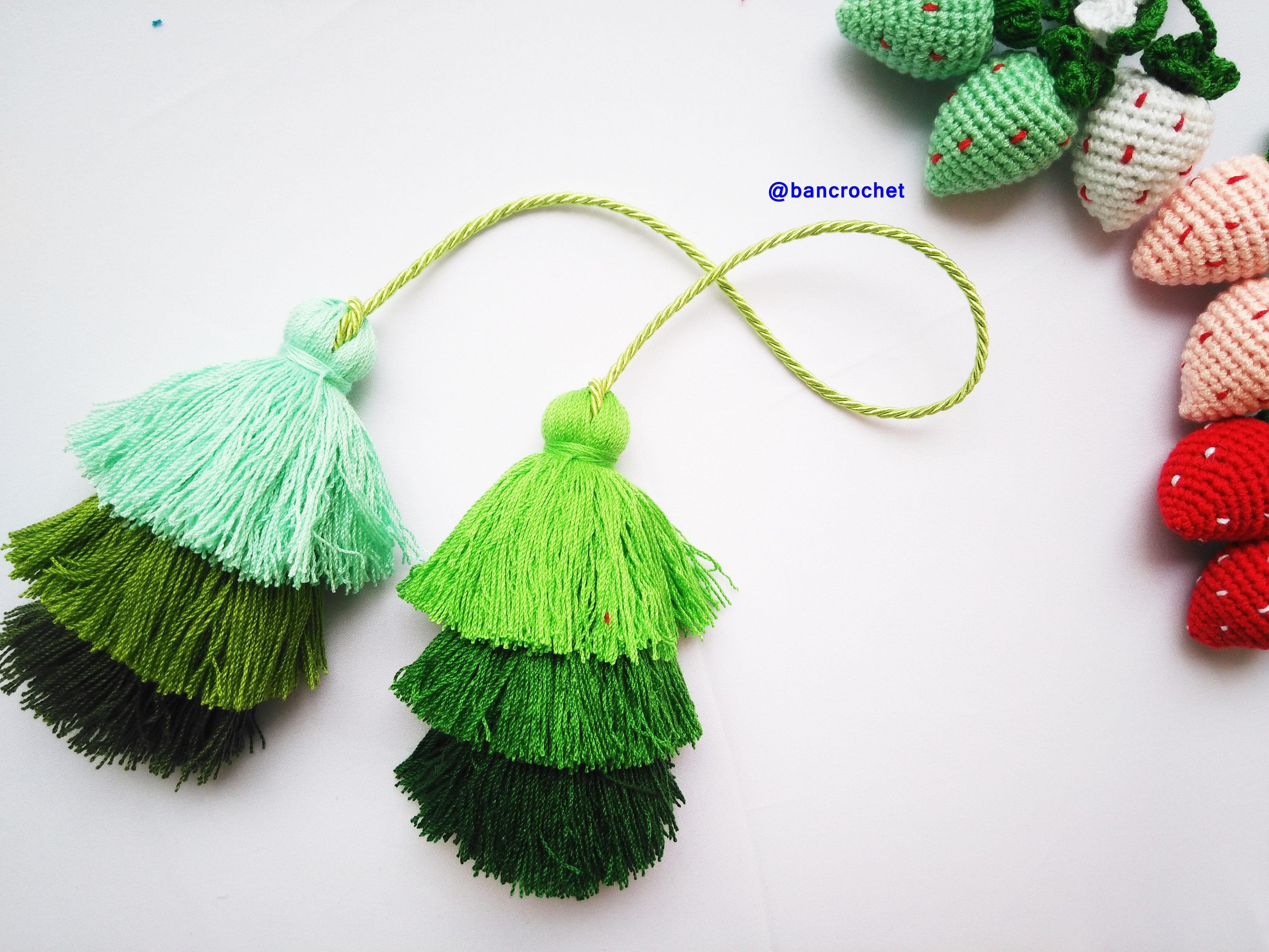 Bancrochet พู่ห้อยกระเป๋า/ที่ห้อยกระเป๋าแฮนด์เมด Tassels keychain hanging for bags หลากสี 4 นิ้ว