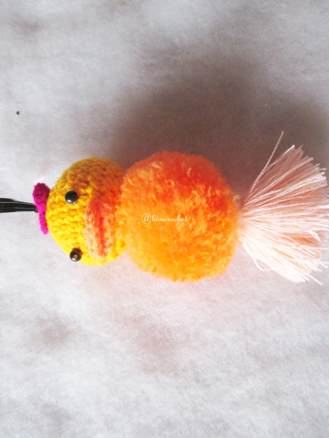 พวงกุญแจปอมปอมเป็ดเหลือง pompoms duck crochet keychain