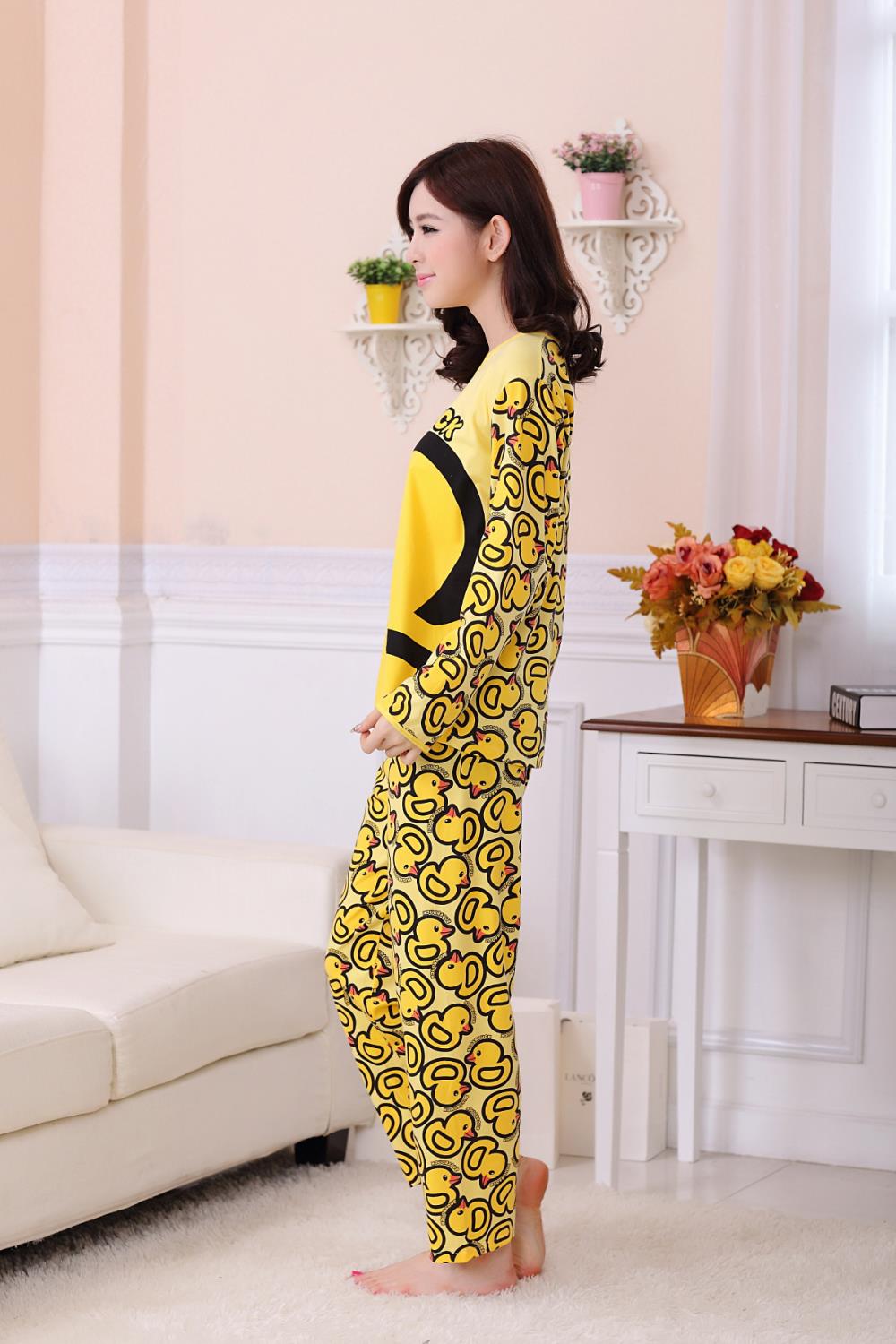 ชุดนอน ลายเป็ดน้อยสีเหลือง น่ารัก ฟรีไซส์ มีทั้งแขนยาวและแขนสั้นน้าา Yellow