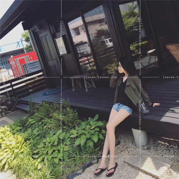 เสื้อคลุมตัวสั้น แต่งปก 2 ชั้น ทรงสวย สีเขียวทหาร ผ้าเนื้อดี ทิ้งตัว ไม่หนามาก ใส่คลุมกำลังดี เท่ๆ สีเขียวทหาร