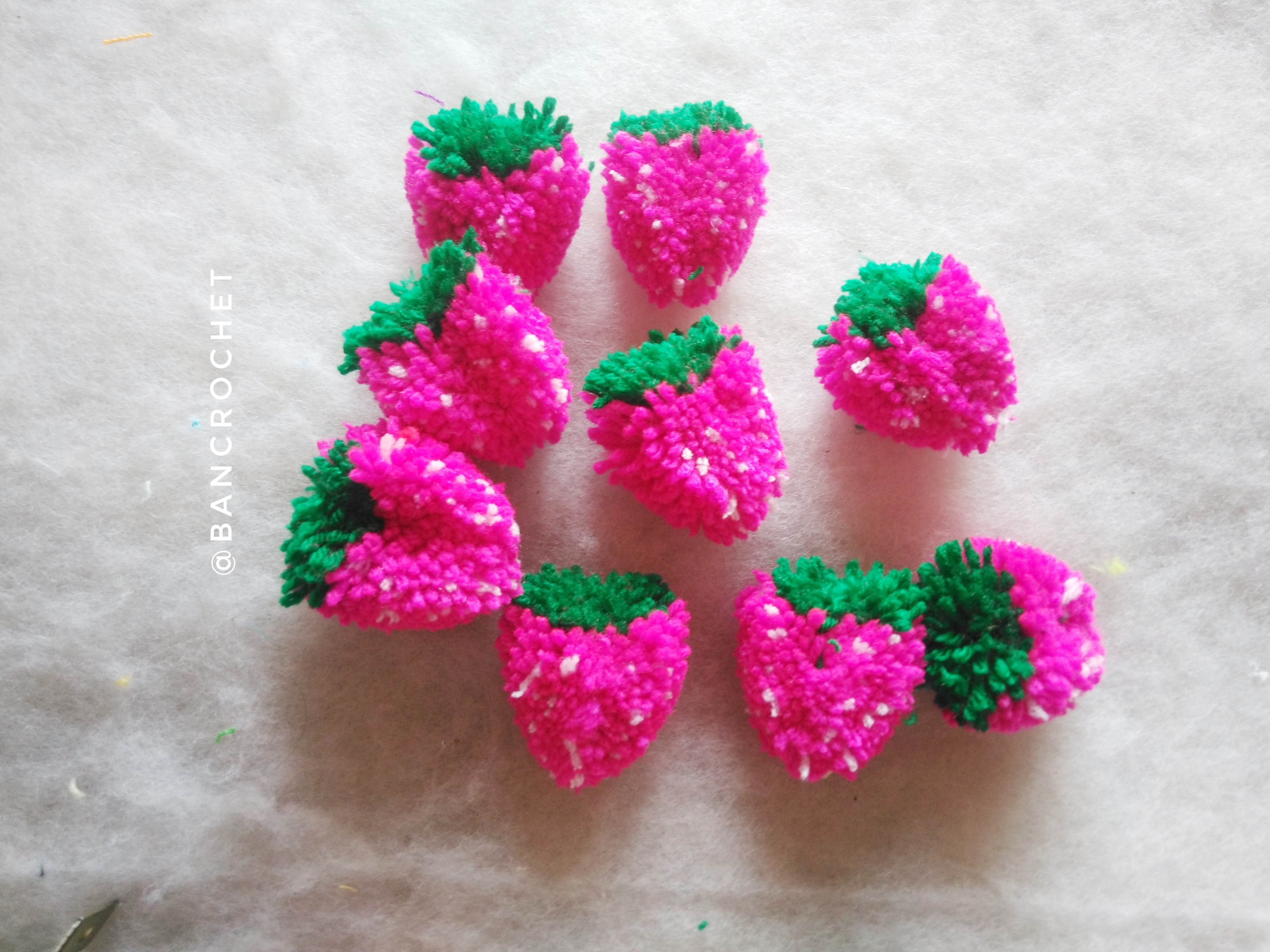 Bancrochet ปอมปอมสตรอเบอรี่ Pompoms strawberry สีบานเย็น 2 นิ้ว