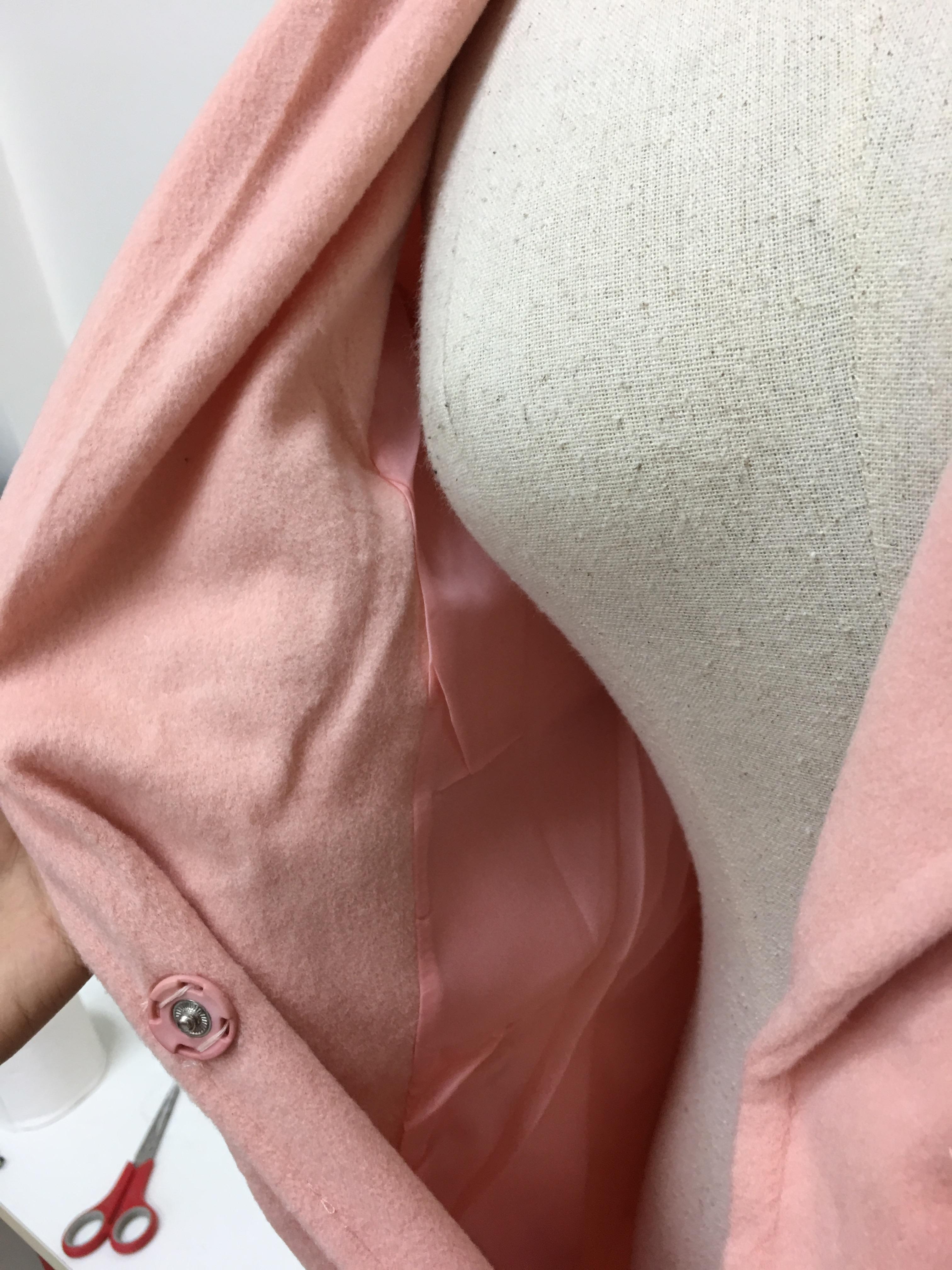 เสื้อโค้ทกันหนาว ทรงสวย สีหวาน ผ้าสำลีผสมสักกะหลาด เนื้อเบา นุ่ม บุซับในกันลม พร้อมส่งจ้า สีชมพูโอรส