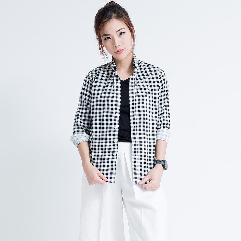 เสื้อเชิ้ตผู้หญิงตัวปล่อยลายสก๊อตสีขาว-กรมและขาว-ดำ