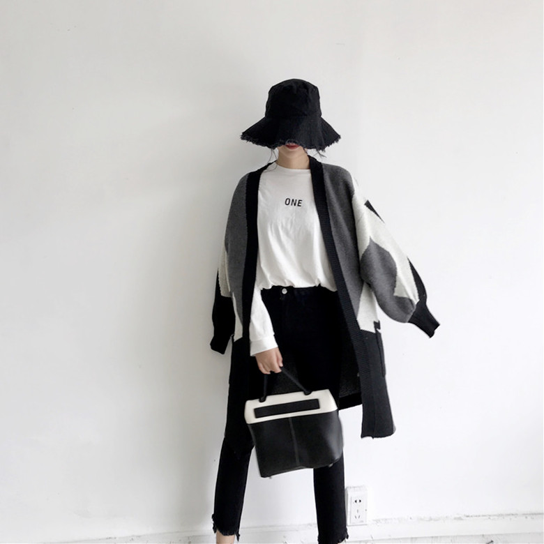 เสื้อคลุมกันหนาว ยาว 34 นิ้ว ไหมพรม ทอลายขาวดำ เก๋ๆ