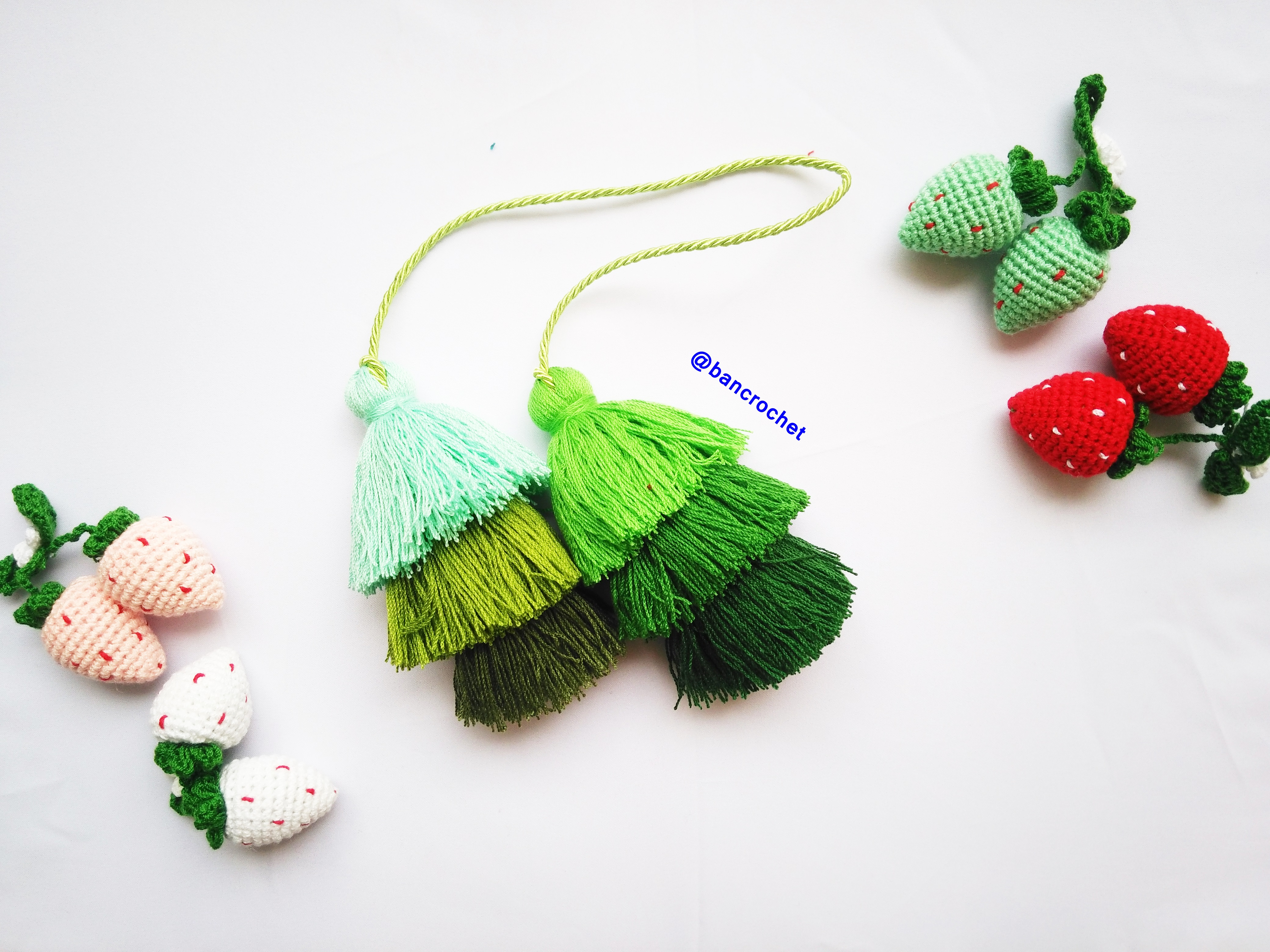 Bancrochet พู่ห้อยกระเป๋า/ที่ห้อยกระเป๋าแฮนด์เมด Tassels keychain hanging for bags หลากสี 4 นิ้ว
