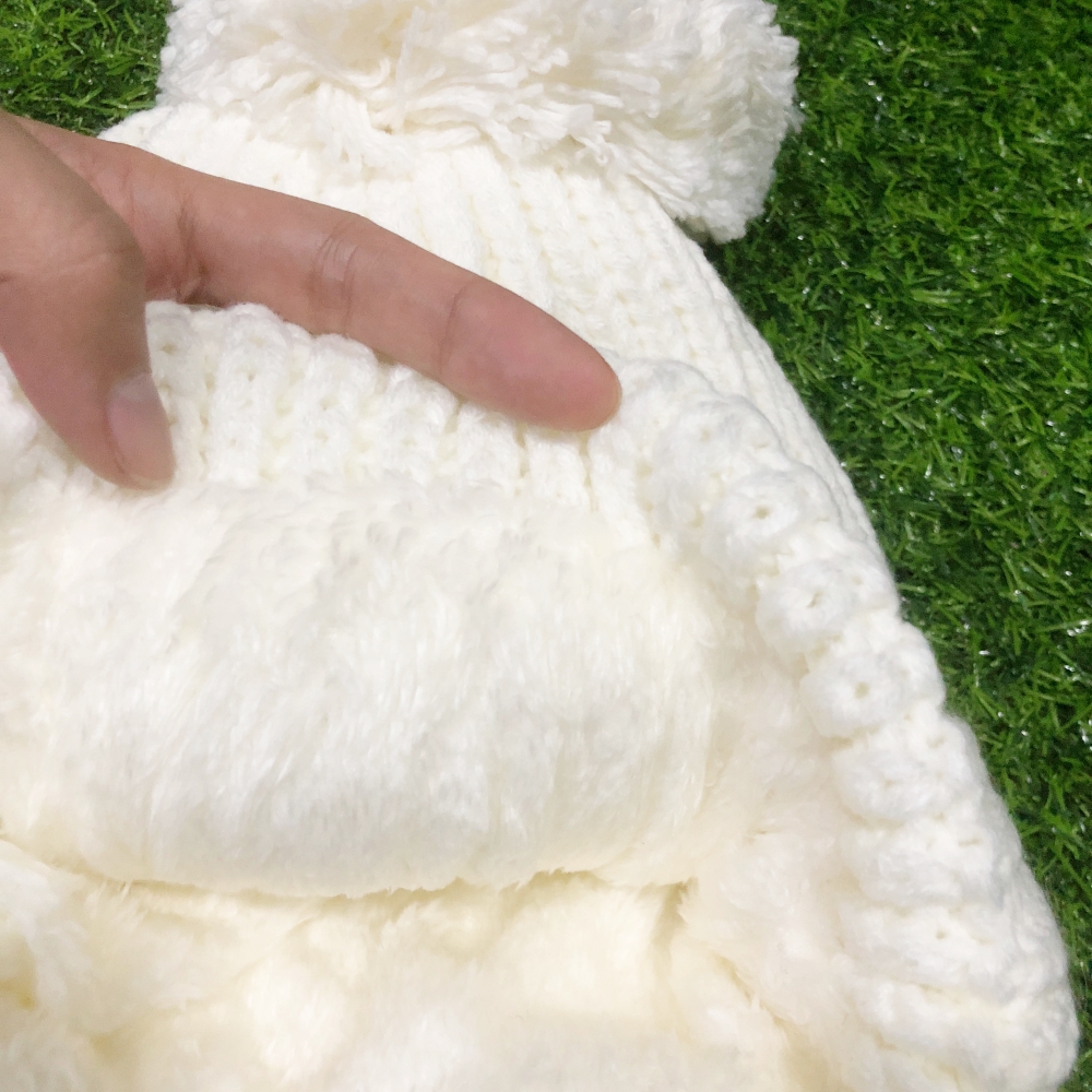 หมวกไหมเนื้อนุ่ม แต่งพู่ไหมพรมฟูที่ปลายหมวก แต่งไฟกระพริบหลากสี (เอาออกได้) ด้านในบุขนอุ่น พร้อมส่ง ขาว