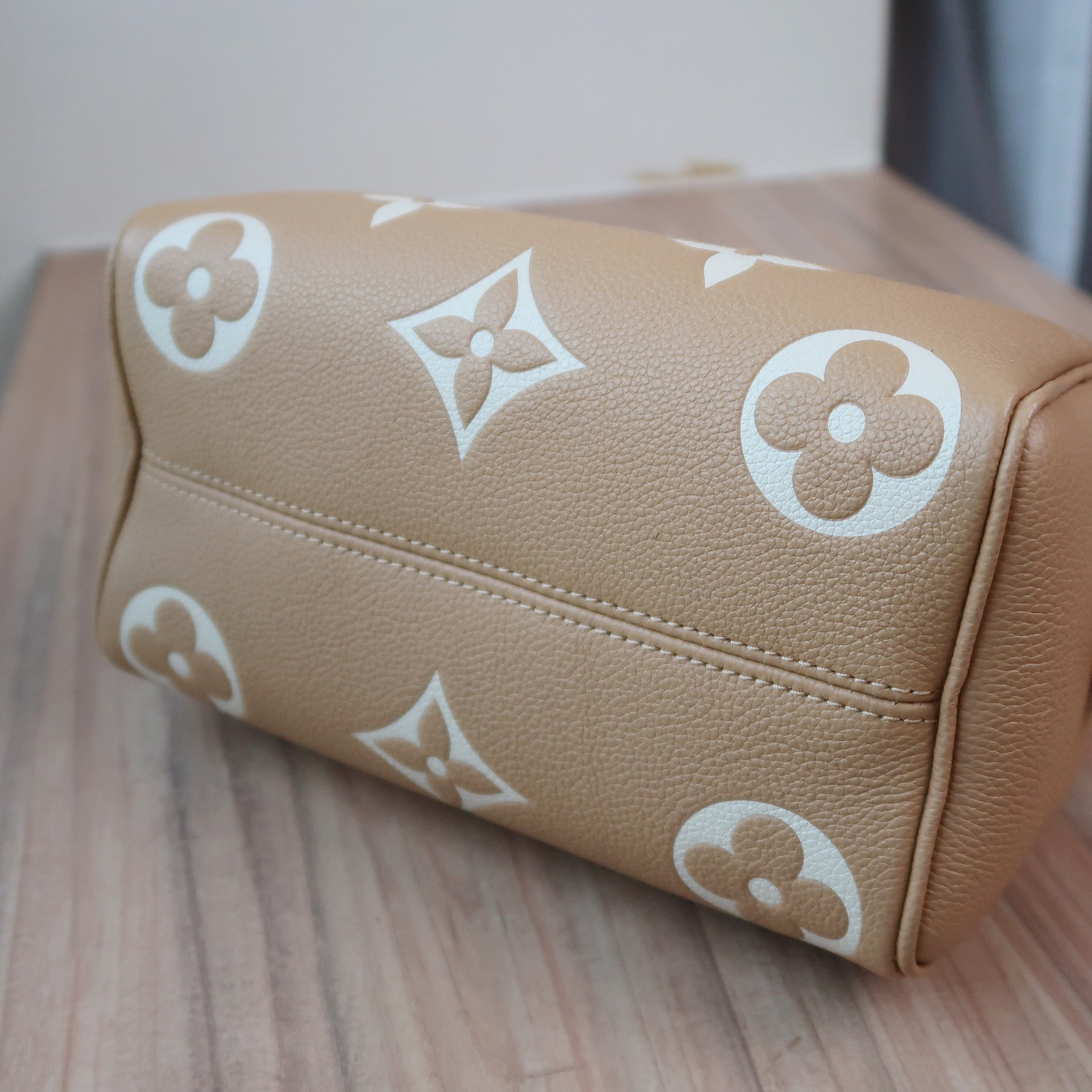 Louis Vuitton Arizona/Creme Monogram Empreinte Speedy Bandouliere 20(ใบParagon 7วัน)