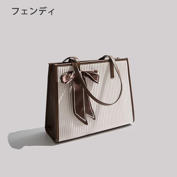 กระเป๋าสะพายข้างผู้หญิง กระเป๋าสะพายสไตล์เกาหลี By Japanese フェンディ authentic bag