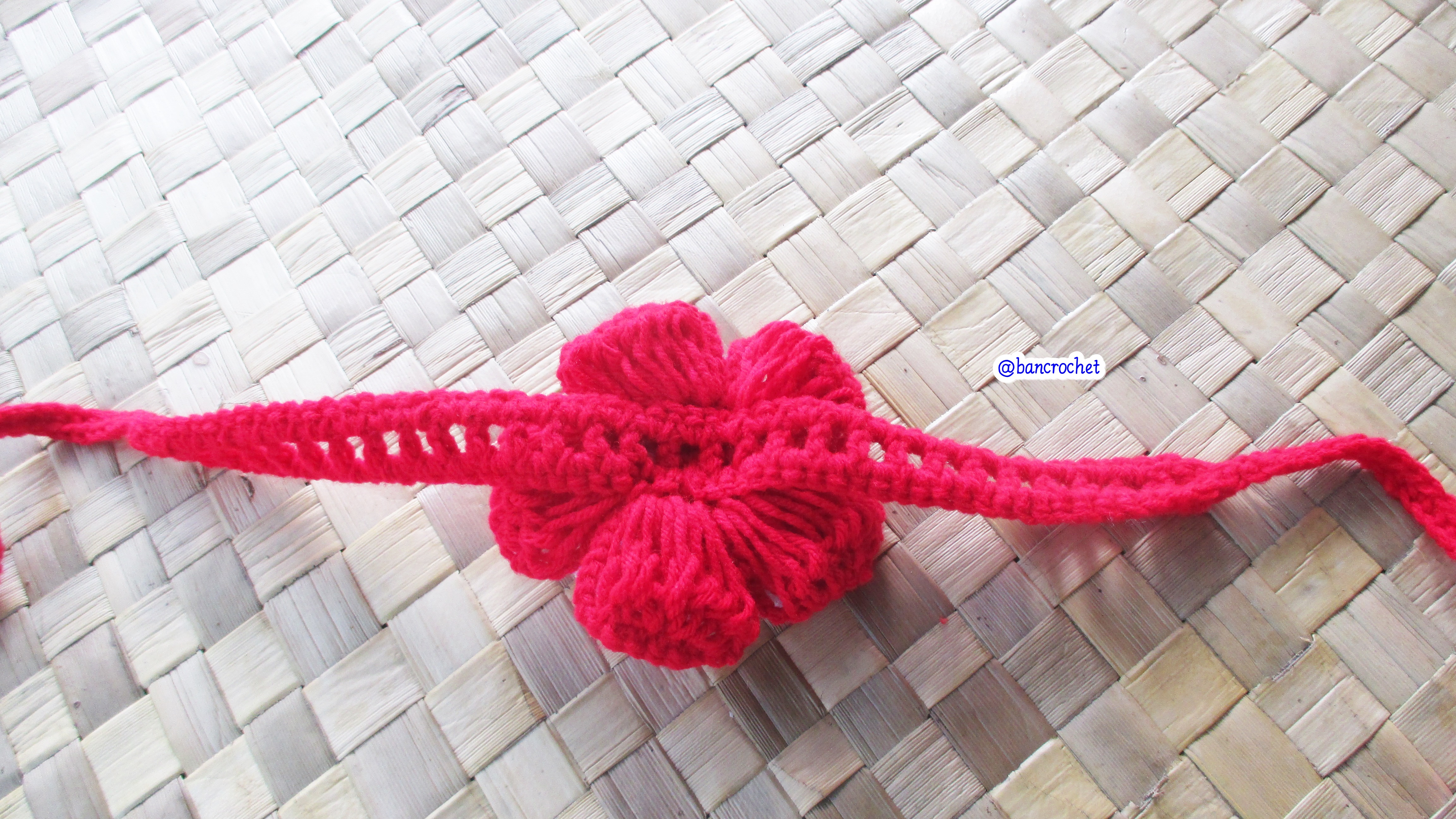 Bancrochet ที่คาดผมถักโครเชต์ ดอกไม้ถักคาดผม Crochet Flower Headband แดง 7x6 Inch