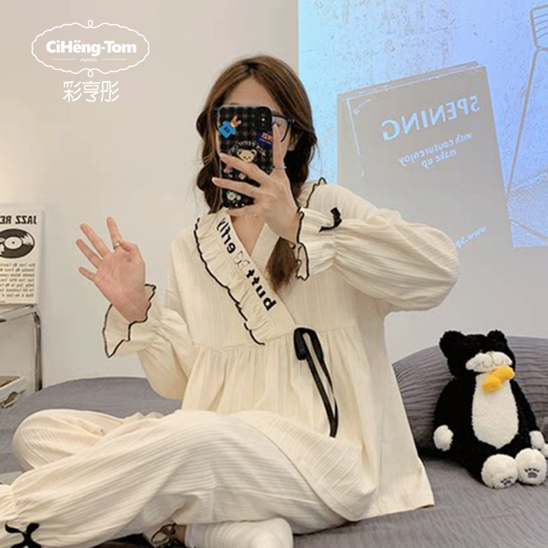 ชุดนอนผู้หญิง