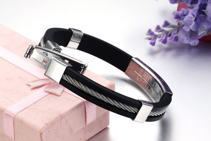 สร้อยข้อมือผู้ชาย กำไลข้อมือผู้ชาย สายซิลิโคน แท้ สีดำ ผสมผสาน กับ สแตนเลส ปั้มลาย ไม้กางเกง นูน สร้อยข้อมือไม้กางเขน น่าใส่ 361622