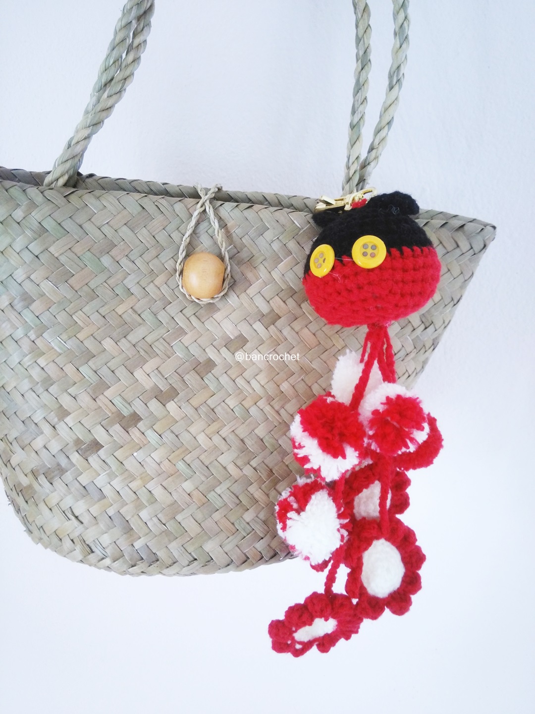 Bancrochet กระเป๋าสานกระจูดห้อยพวงกุญแจ grajood basket weave bags คละสี 7*10*7*12 นิ้ว