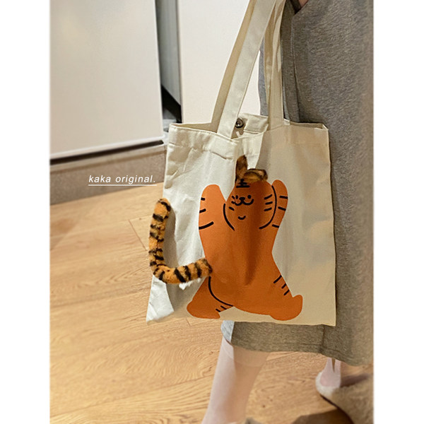 กระเป๋าสะพายข้างผู้หญิง กระเป๋าสะพายสไตล์เกาหลี By Japanese フェンディ authentic bag