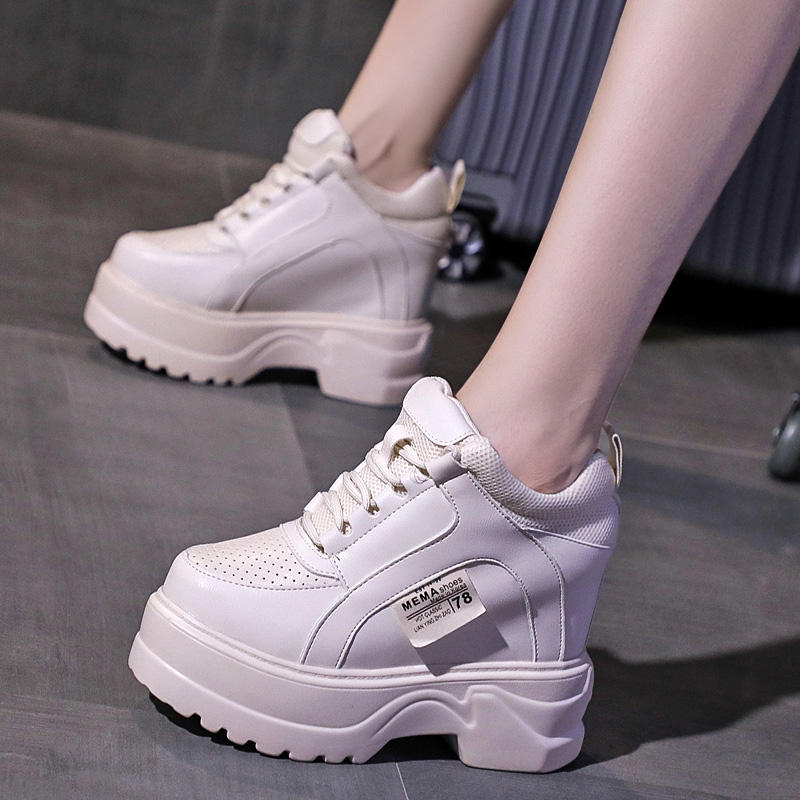 รองเท้าผ้าใบเสริมส้นสูง ไซต์35-39 สนใจทักแชท ฟรีค่าส่ง!