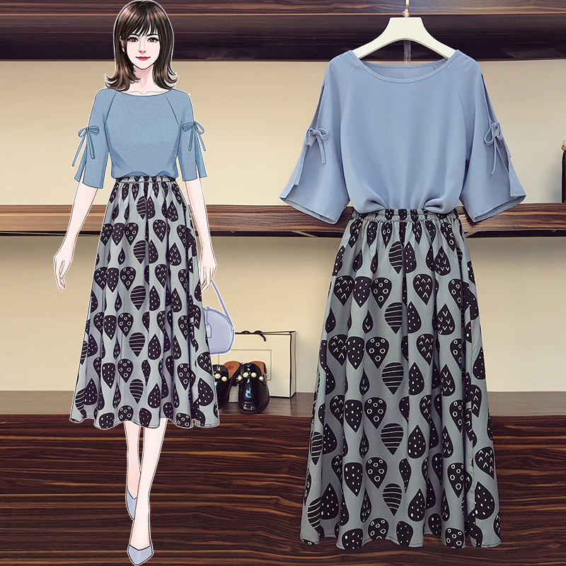 Set_bs1776 ชุดเซ็ท 2 ชิ้น(เสื้อ+กระโปรง) เสื้อแฟชั่นแขนผ่าผูกโบว์สีพื้นฟ้าคราม + กระโปรงยาวลายกราฟฟิคเอวยางยืด ผ้าโพลีเนื้อดีนุ่มใส่สบายผ้าเนื้อดีเรียบสวยไม่ยับง่าย งานเซ็ทเข้าชุดสุดน่ารัก ดีเทลเก๋ๆ ดีงาม แมทช์ได้ลงตัวเข้ากันดูดีที่สุด
