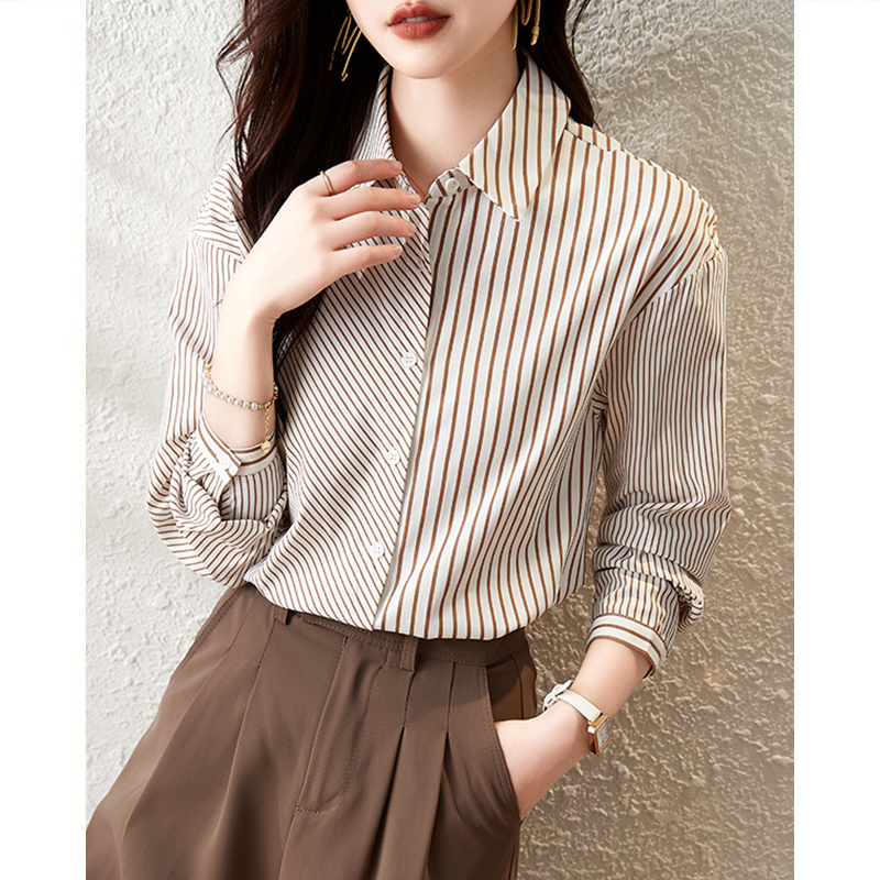 เสื้อเชิ้ตผู้หญิงแขนยาว เสื้อเชิ้ตผู้หญิงใส่ทํางาน 390 บาทต่อชิ้น ฟรีค่าจัดส่ง