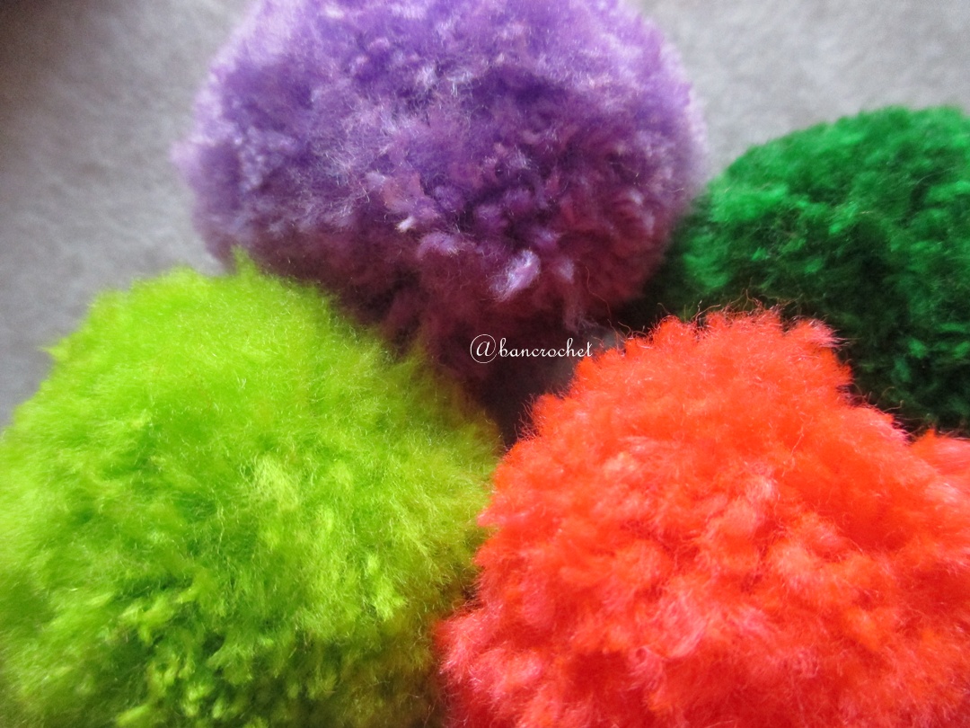 พู่+ปอมปอมแขวนกระเป๋าถักโครเชต์ pompom