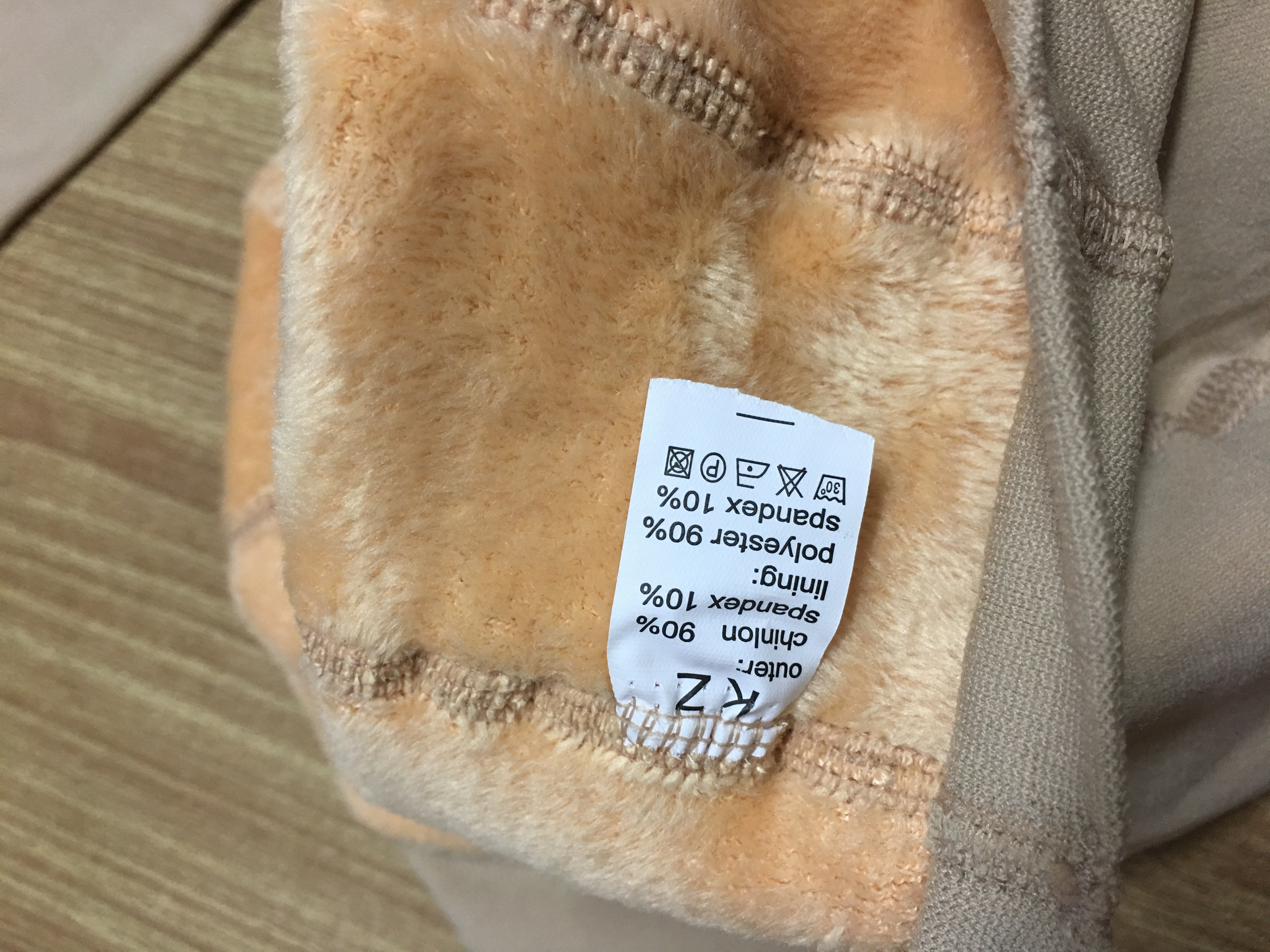 Legging เลกกิ้งกันหนาว สีเนื้อ ด้านในเป็นขนหนานุ่ม ด้านนอกเป็นผิวแบบถุงน่อง ยืดได้เยอะ กระชับทรง