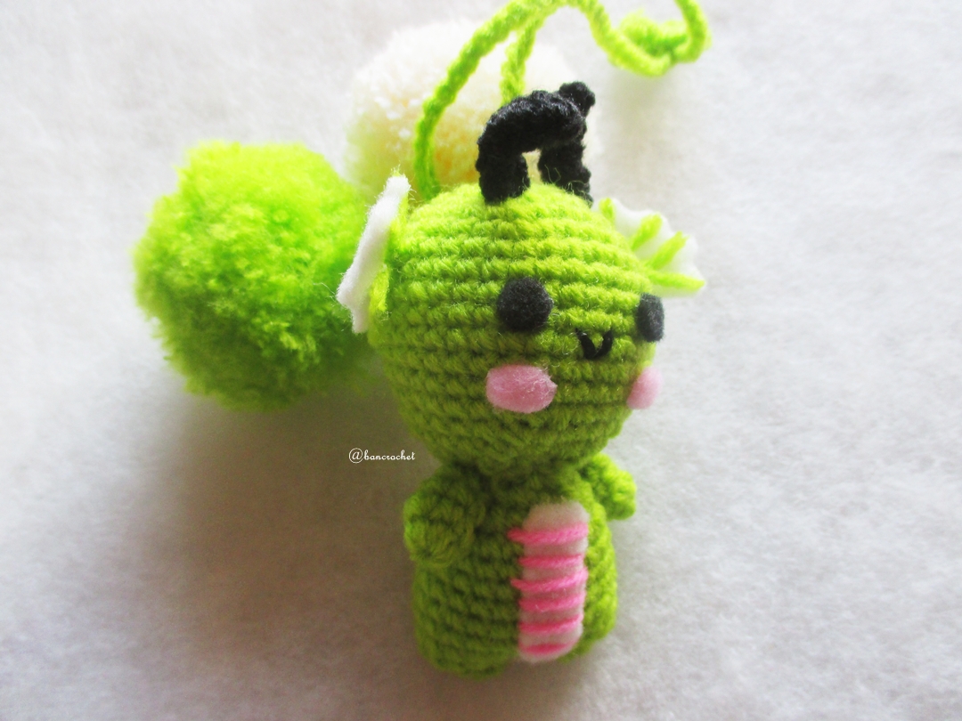 ที่ห้อยกระเป๋า พวงกุญแจตุ๊กตามังกรเขียว ปอมปอม dolls pom pom amigurumi crochet keychain