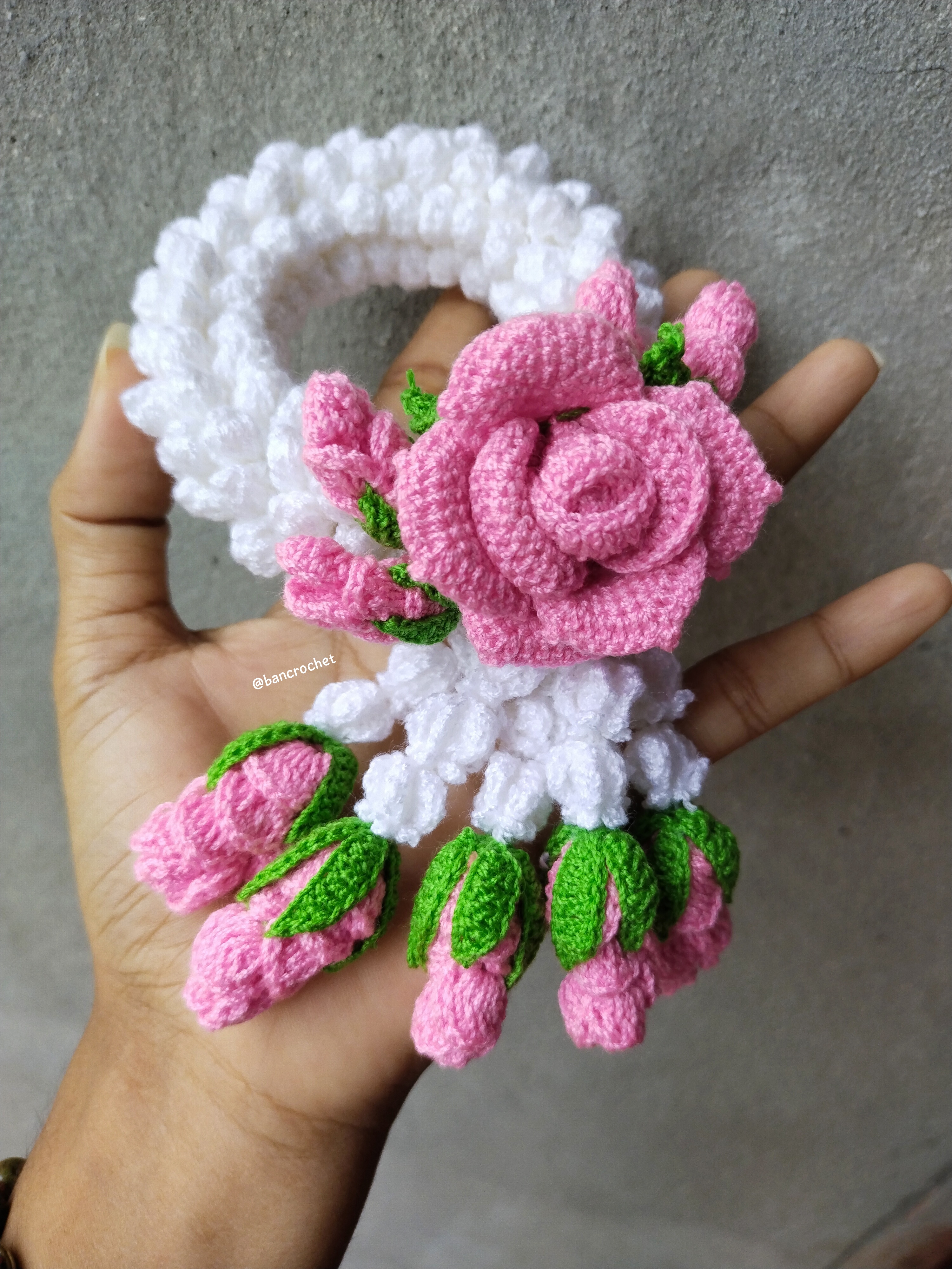 Bancrochet พวงมาลัยถักโครเชต์ พวงมาลัยมะลิถัก crochet jasmine garland หลากสี 7*14 cm