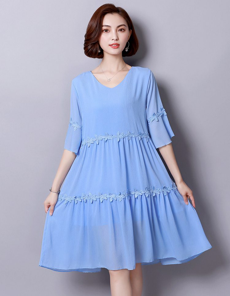 Dress4409 เดรสทรงสวยสีพื้นฟ้าแต่งลูกไม้ แขนสามส่วนระบาย มีซับในอย่างดีทั้งชุด ผ้าชีฟองเกรดพรีเมียมเนื้อดีมีน้ำหนักทิ้งตัวใส่แล้วดูเพรียว งานดีดูสวยแพง ใส่ออกงานได้