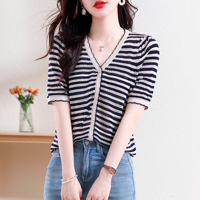 เสื้อเชิ้ตผู้หญิงแขนยาว เสื้อเชิ้ตผู้หญิงใส่ทํางาน 390 บาทต่อชิ้น ฟรีค่าจัดส่ง