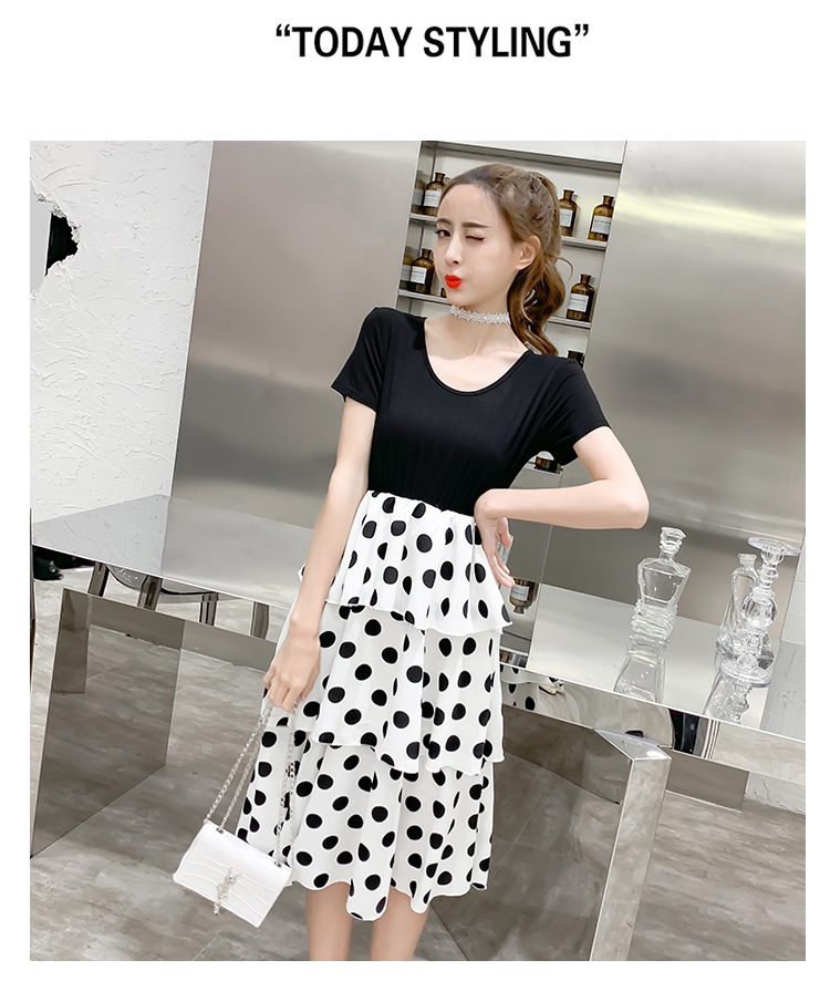 Dress4693 เดรสยาวทรงขนมชั้นไซส์ใหญ่ ด้านบนเป็นผ้าคอตตอนยืดหยุ่นสีพื้นดำตัดต่อกระโปรงเอวยางยืดต่อระบายเป็นชั้นๆ ผ้าไมโครเนื้อดี งานน่ารักใส่เที่ยวชิลด์ๆ หรือวันสบายๆ ก็น่ารักดูดี มีติดตู้ไว้ใส่ได้เรื่อยๆ มี 2 สี ดำ, ขาว
