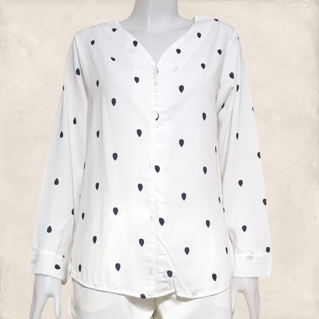 Blouse3877 เสื้อคอวีแขนยาวกระดุมข้อมือ อกแต่งกระดุม ผ้าไมโครเนื้อดีนุ่มมีน้ำหนักใส่สบาย มี 4 สี ฟ้า ขาว ชมพู เขียว