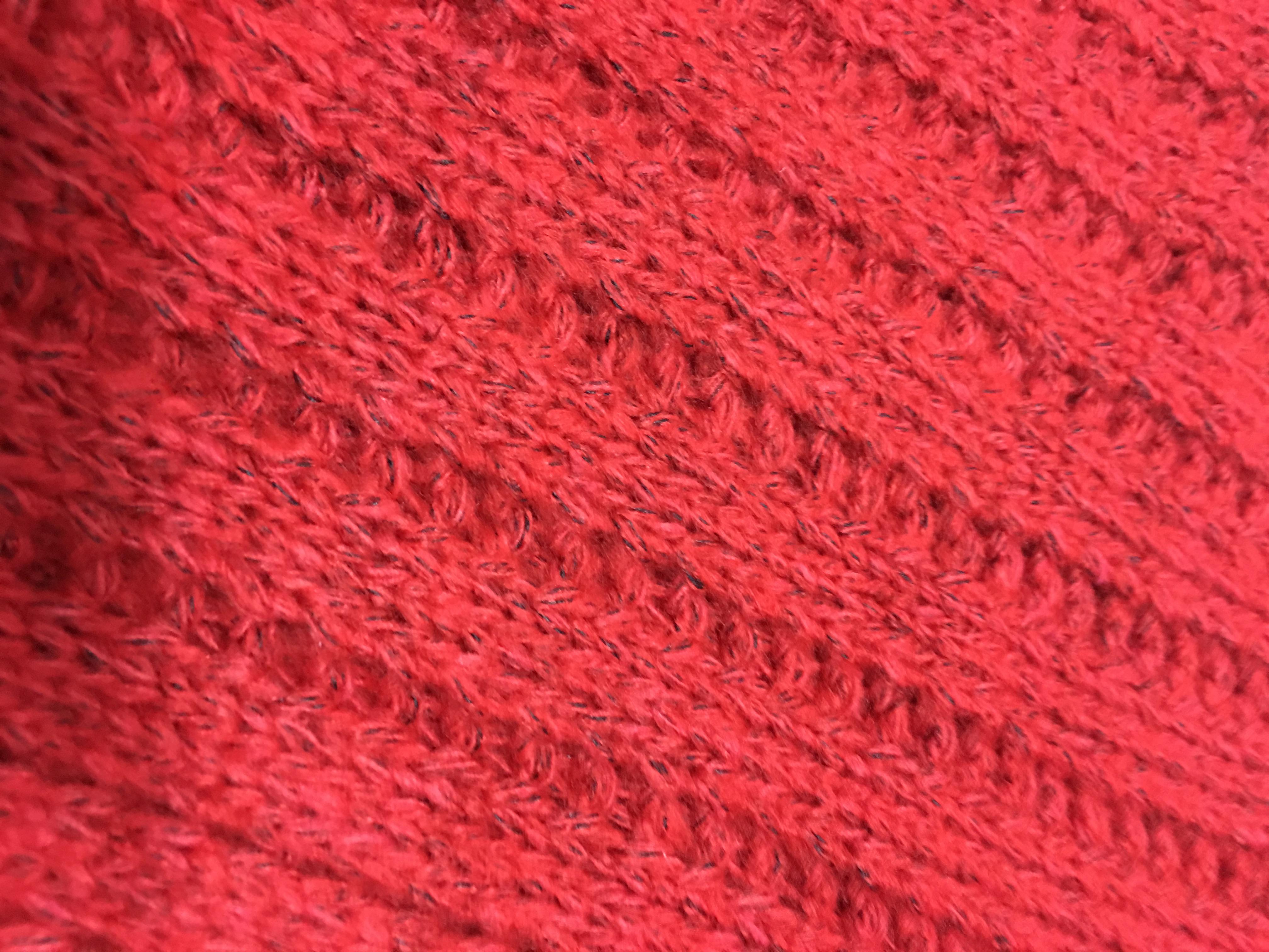 เสื้อไหมพรมตัวโคล่ง Sweater สีแดง คอตั้ง ยืดได้เยอะ จะใส่เดี่ยวไหรือใส่โค้ทคลุมก็สวยจ้า