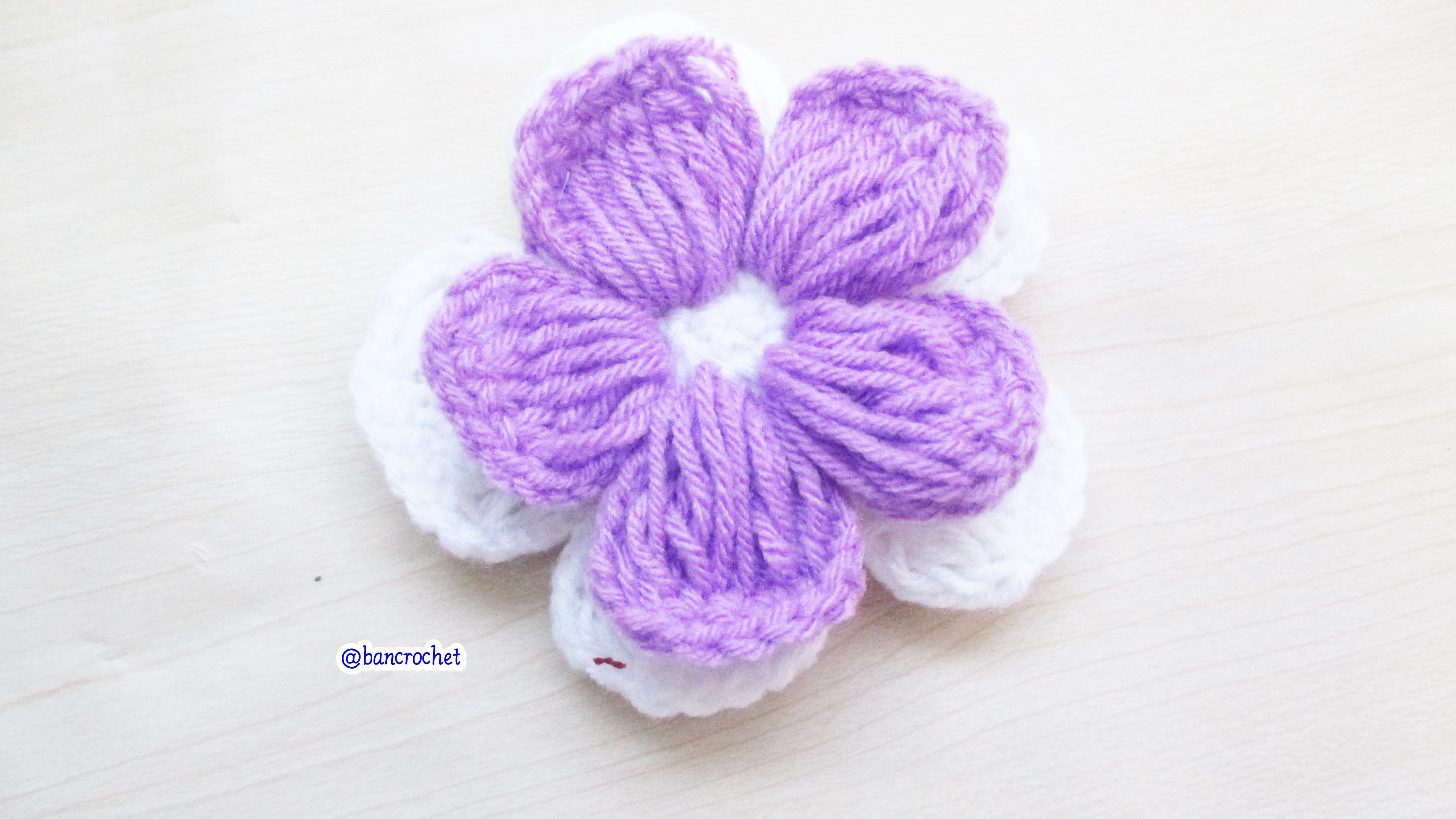 Bancrochet ดอกไม้ถักโครเชต์สองชั้น crochet Flowers ม่วงขาว 2.5 inch