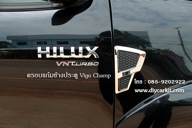 ครอบแก้มข้างประตู ลายรังผึ้งดำ Vigo Champ
