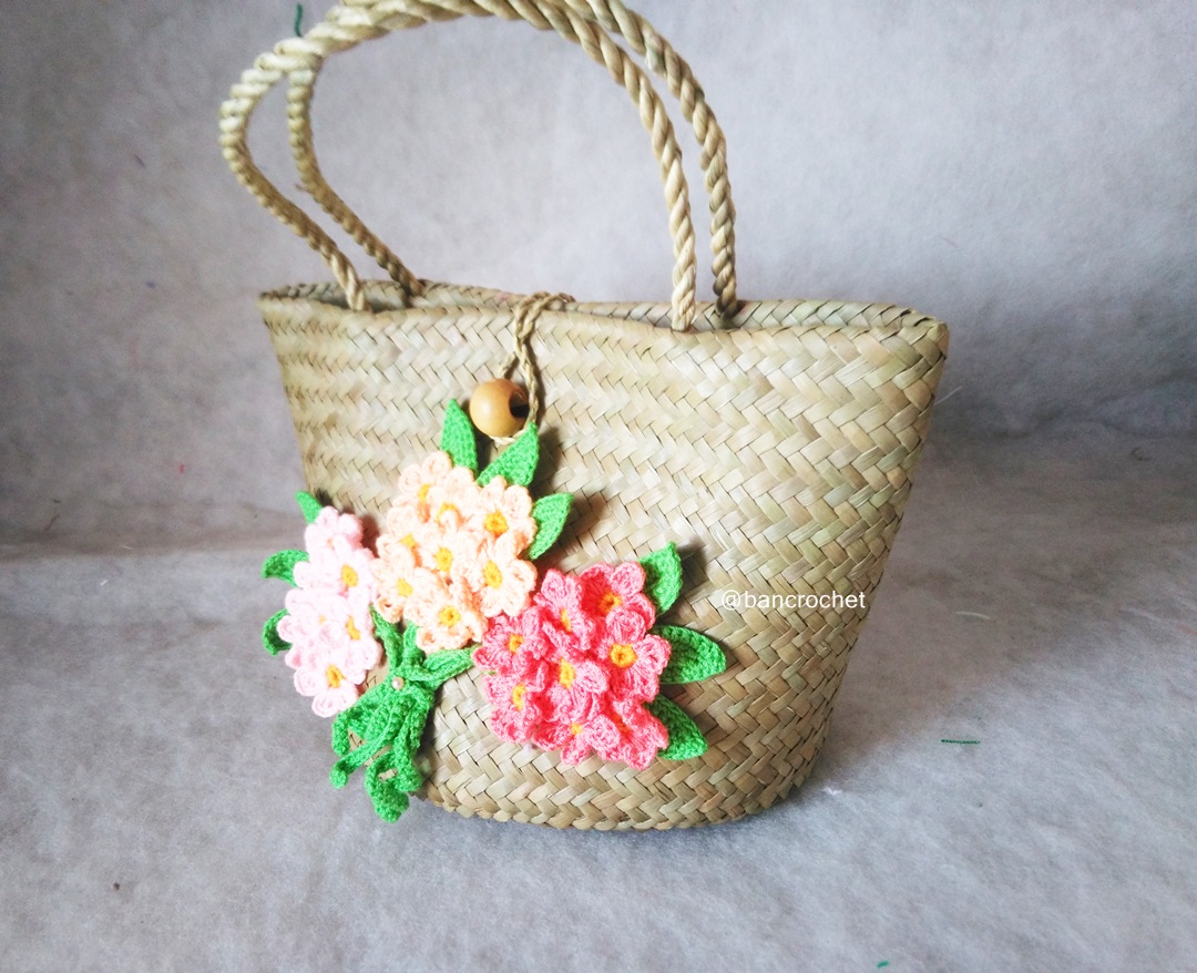 Bancrochet กระเป๋าสานกระจูดประดับดอกไม้ grajood basket weave bags คละสี 7*10*7*12 นิ้ว