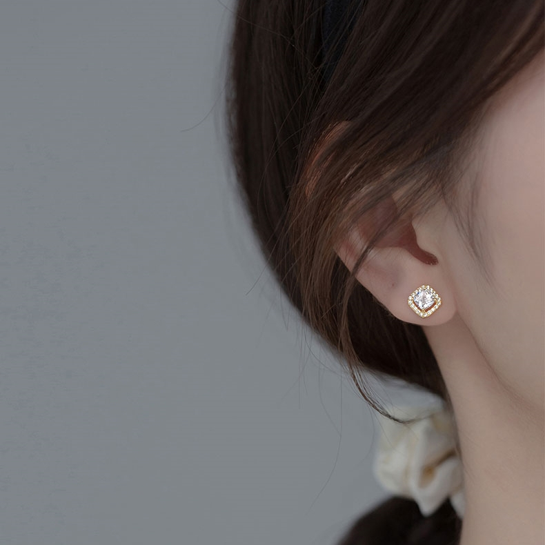 ต่างหูเงินแท้S925 รุ่น Honey ต่างหูเพชรCZสี่เหลี่ยมล้อมเพชร เพชรCZกลมล้อมเพชร เงินแท้ทั้งชิ้น Silver925