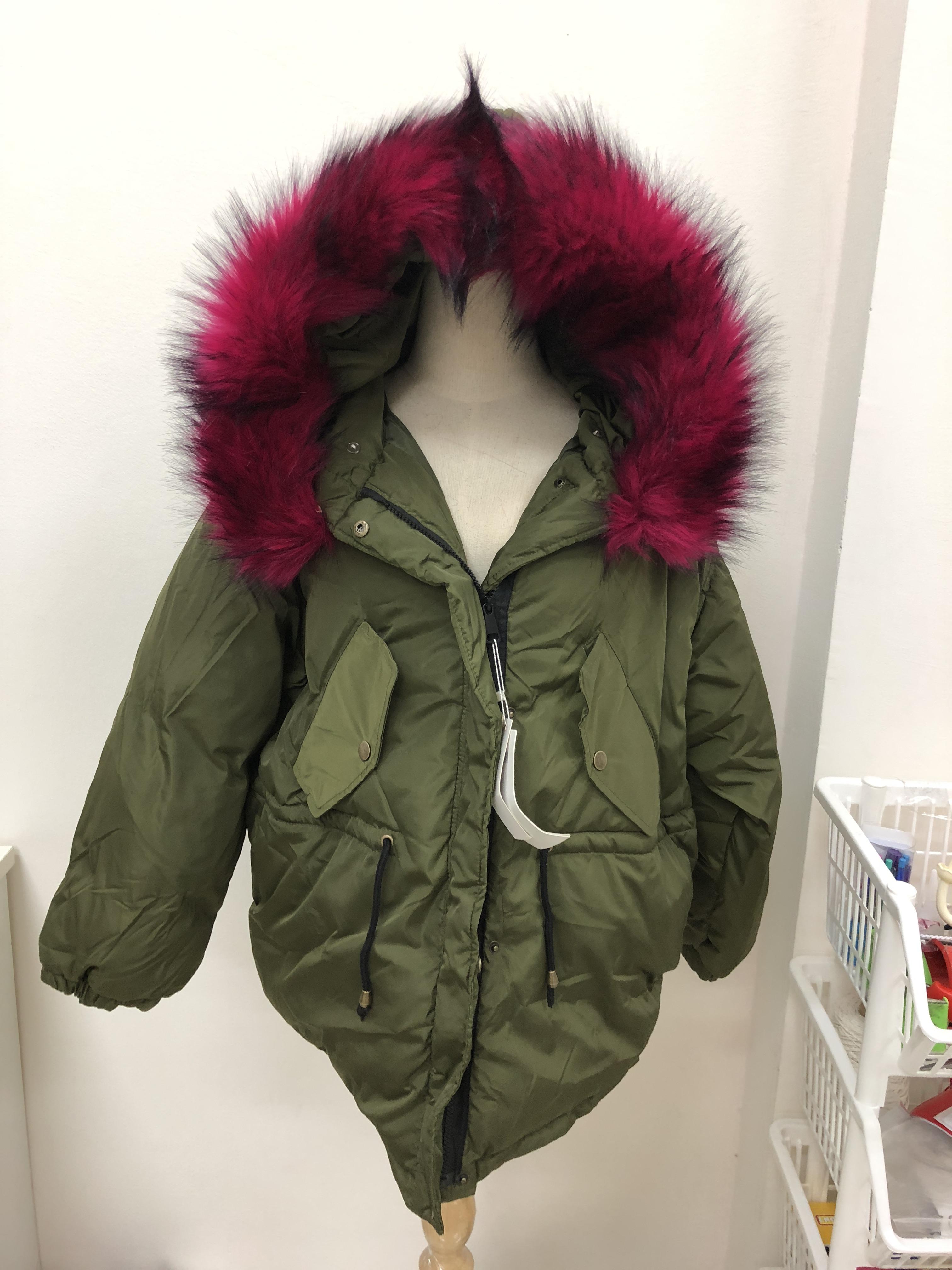 เสื้อกันหนาวฮู้ดดี้ แต่งเฟอร์หนาฟู งานเกรดดีเหมือนแบบ บุนวมหนา อุ่นมาก หิมะก็เอาอยู่ (ถอดขนถอดฮู้ดได้) ขาวฮู้ดชมพู