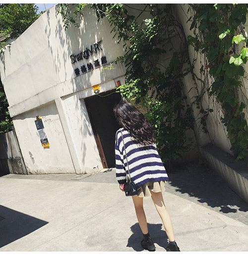 เสื้อคลุมไหมพรมถัก เนื้อนุ่ม สีกรมขาว ทรงน่ารัก พร้อมส่ง same pic