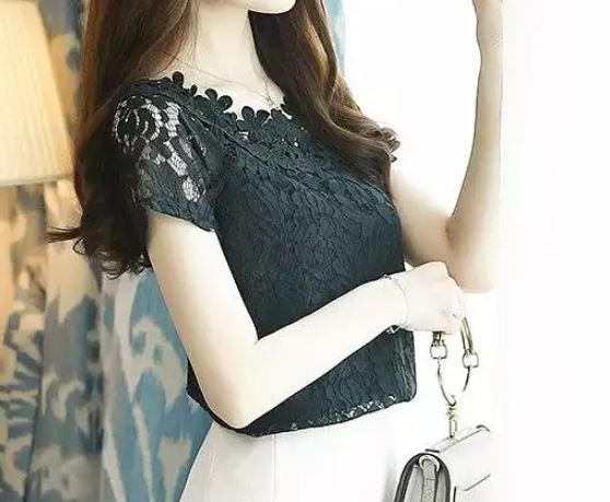 เสื้อผ้าลูกไม้ วัยรุ่น สีดำ สีขาว แขนสั้น แบบเรียบ คอกว้าง ใส่ทำงาน เที่ยว ออกงาน แบบเก๋ ๆ เสื้อลูกไม้ ใส่ออกงาน 464337