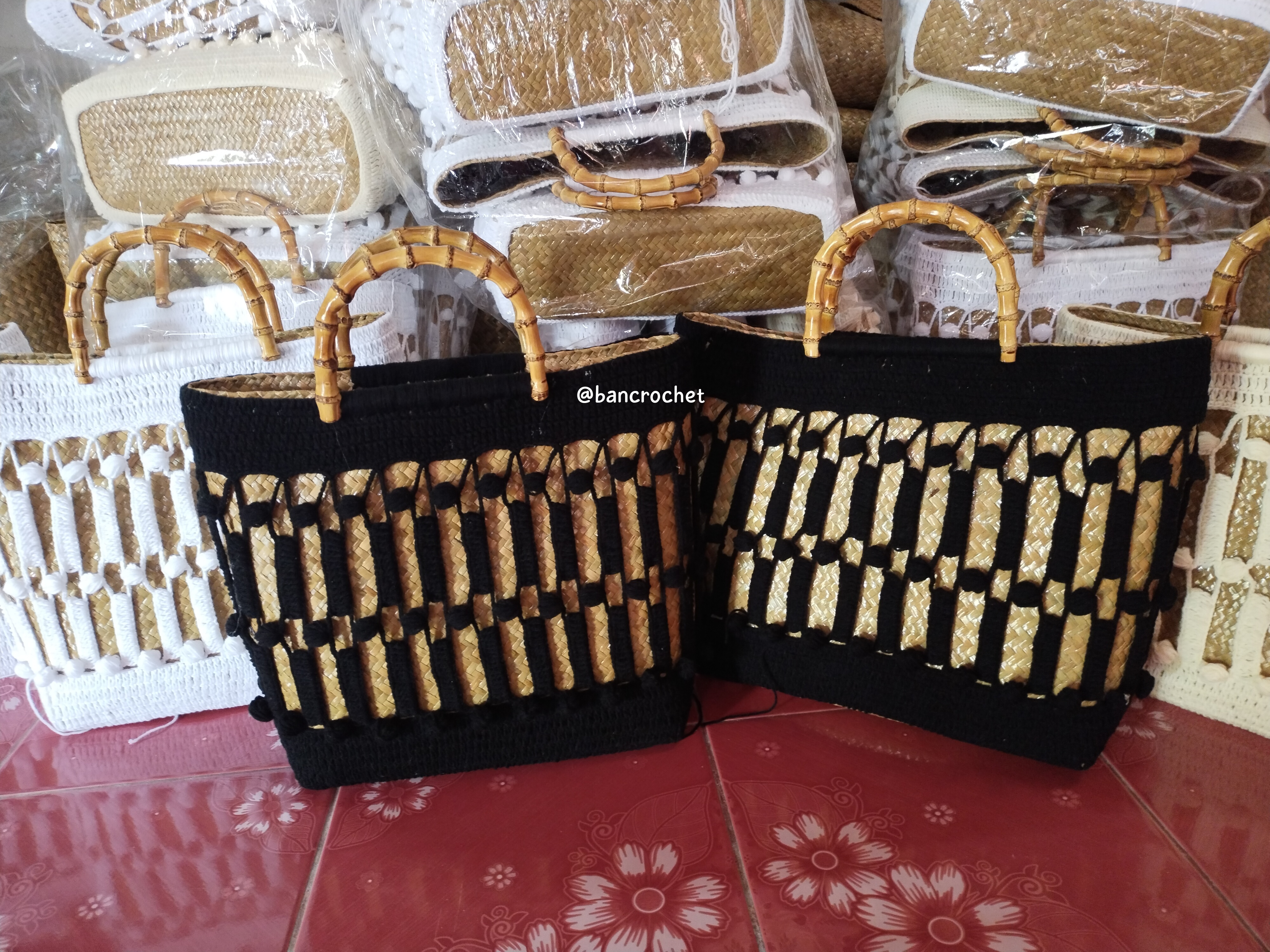 Bancrochet กระเป๋าถักโครเชต์ crochet bag หลากสี 30*30 ซม.