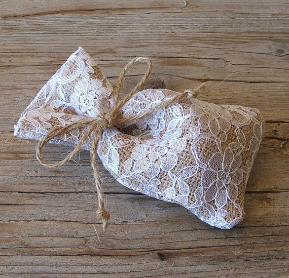 ถุงผ้ากระสอบคลุมด้วยผ้าลูกไม้และผ้าโปร่ง