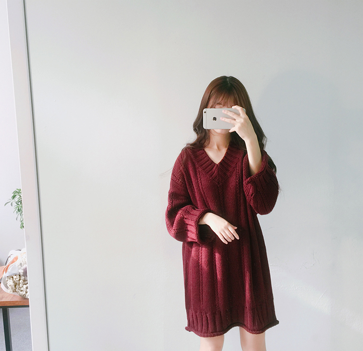 เสื้อไหมพรม คอวี Sweater สีแดงไวน์ ใส่เดี่ยวๆ หวานๆ ยาว 26.5 นิ้ว