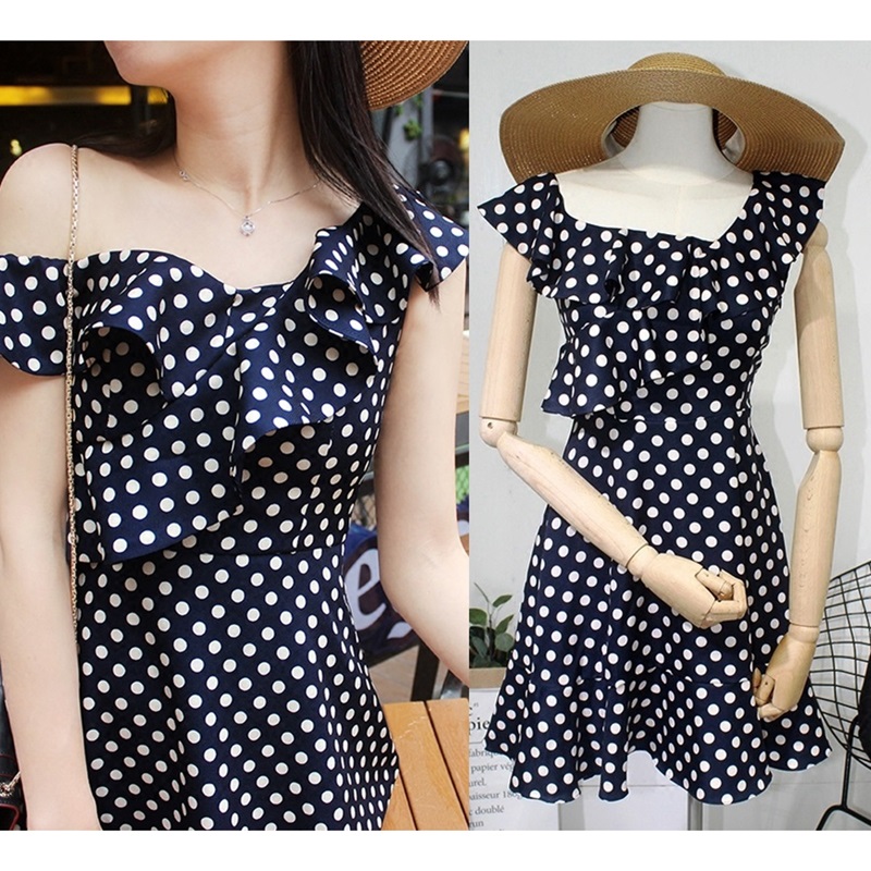 Dress4414 เดรสเปิดไหล่ระบายเฉียงลายจุดพื้นสีกรมท่า ซิปข้างใส่ง่าย มีซับใน งานน่ารักดีเทลดีงามเก๋ๆ ดูมีสไตล์ไม่ซ้ำใคร