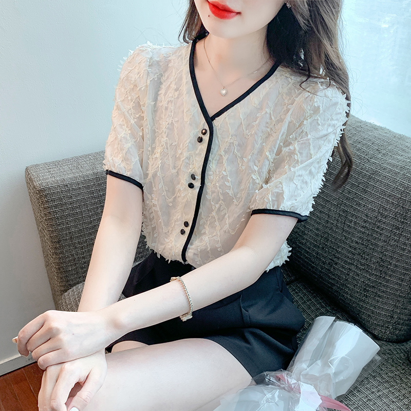 เสื้อลูกไม้ แขนสั้น
